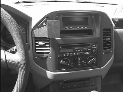 Center Dash Mount for Mitsubishi Montero