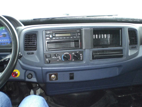 Center Dash Mount for Hino 200/300-Series